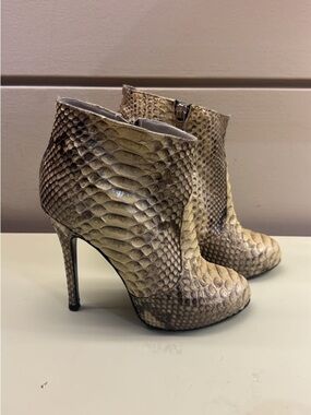 Women’s Python-Textured leather High Heel Ankle Boots in Beige made in Italy